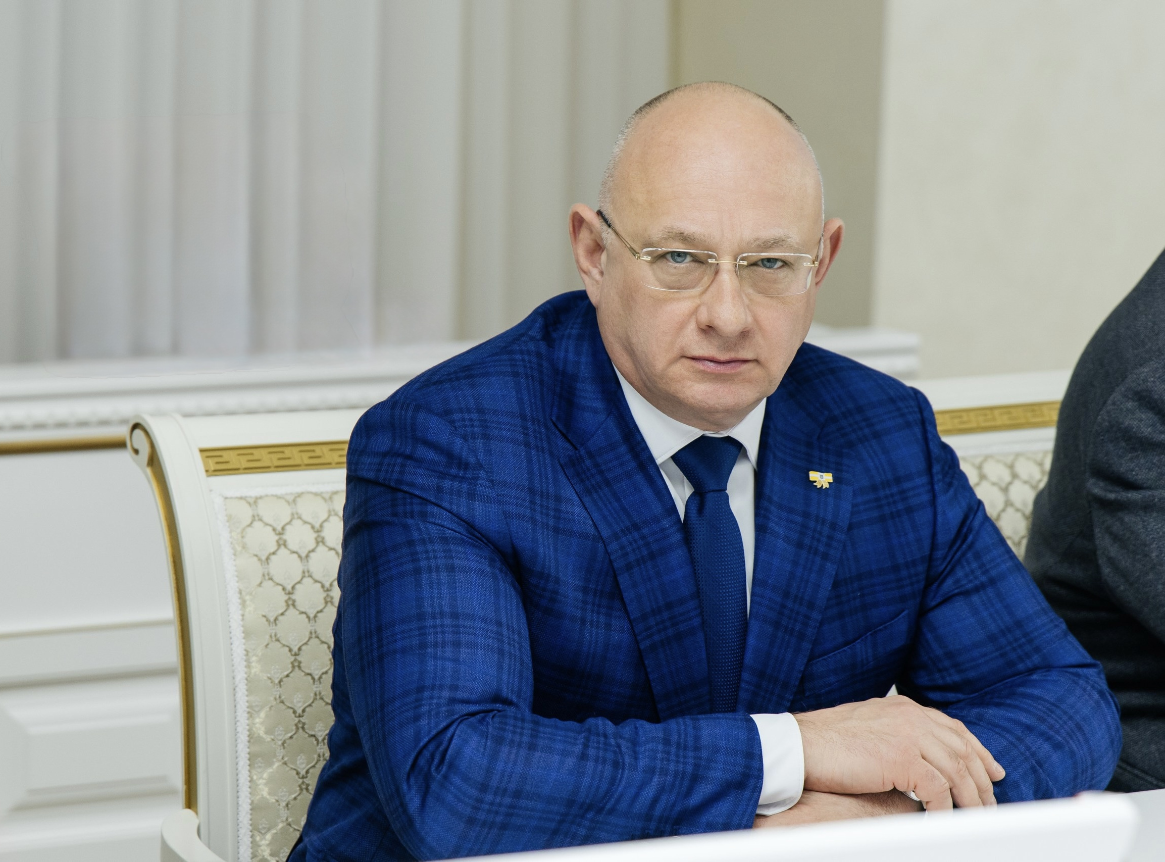 Конституционный Суд РФ разъяснил правила возврата излишне уплаченной части административного штрафа при наличии права на «скидку» 50%